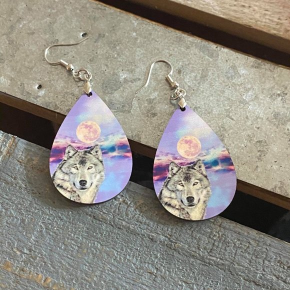 Wolf Earrings - Picture 1 of 1